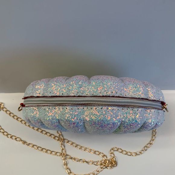Glam Clam / Sparkle Seashell Crossbody Handbag in Pearl - Picture 6 of 9